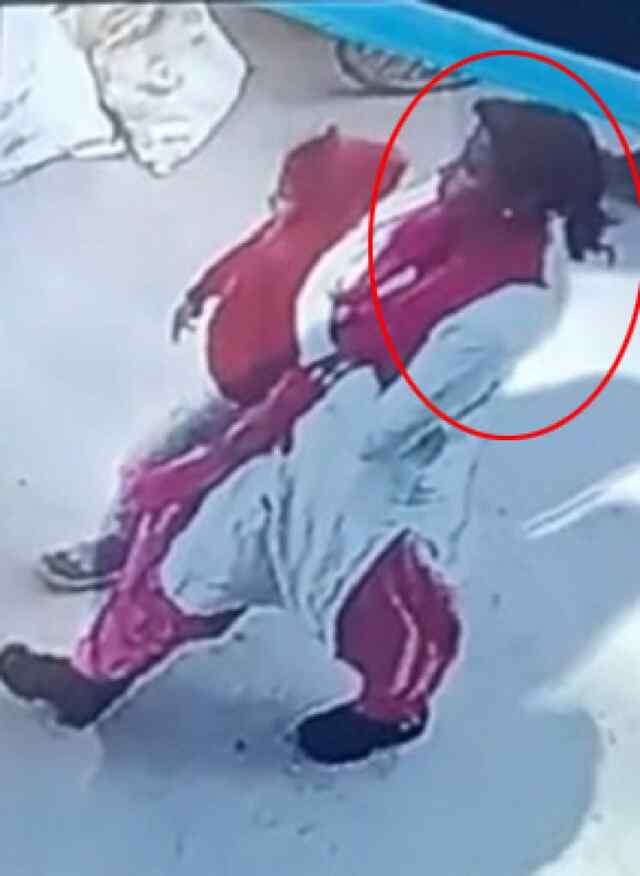 निहंग सिंह को मदद करना पड़ा महंगा, बच्ची लेकर महिला हुई फरार 