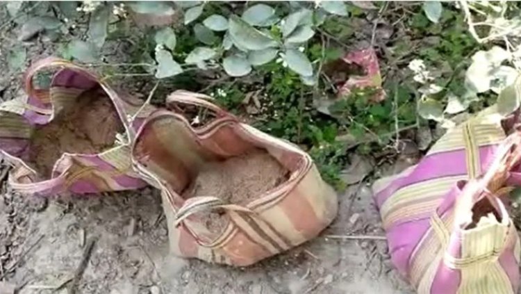 आरोपी के घर से मिले 3 बैग्स में बम देख मचा हड़कंप