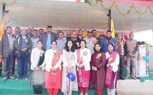 धूमधाम से मनाया बुधान तथा धनेत स्कूल में वार्षिक बितरण समारोह