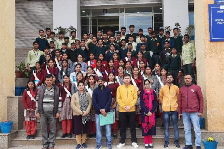 सीनियर सेकेंडरी मंधाला स्कूल के आइटीईएस विषय के छात्रों को दी गयी ऑन जॉब ट्रेनिंग
