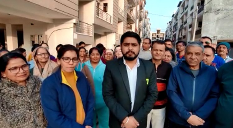 प्लेटिनम होम्स सोसाइटी को बदनाम करने वालों के खिलाफ हुए एकजुट, दी शिकायत, देखें वीडियो