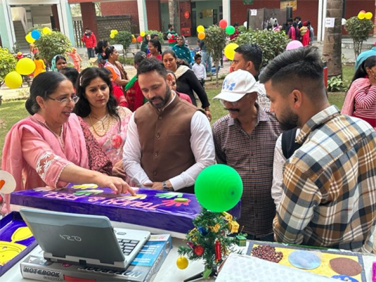 Government School सेक्टर 53 में बाल मेला आयोजित, देखें वीडियो