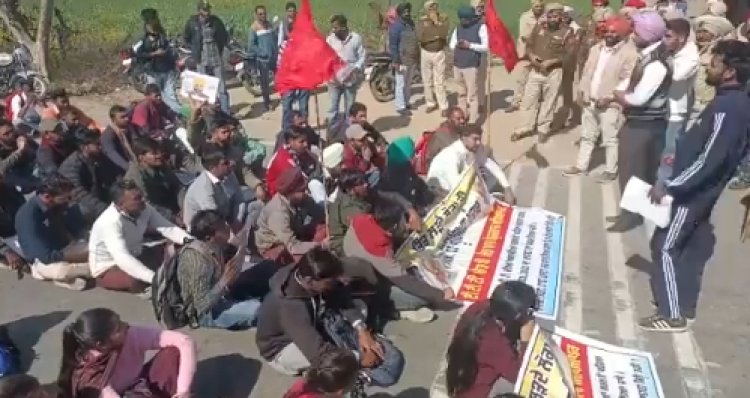 पंजाब: सीएम मान के आवास के बाहर धरने पर बैठे अध्यापक, देखें वीडियो