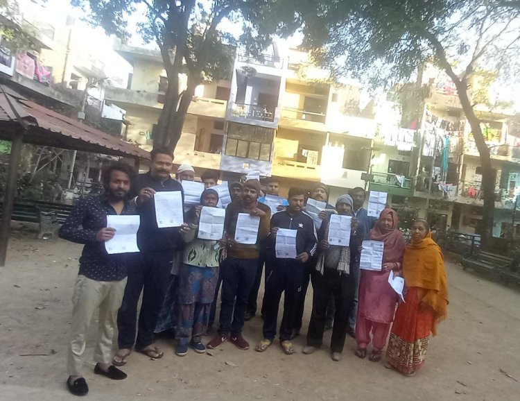 विकास नगर वासियों ने बिजली का बिल ज़्यादा आने पर किया विरोध