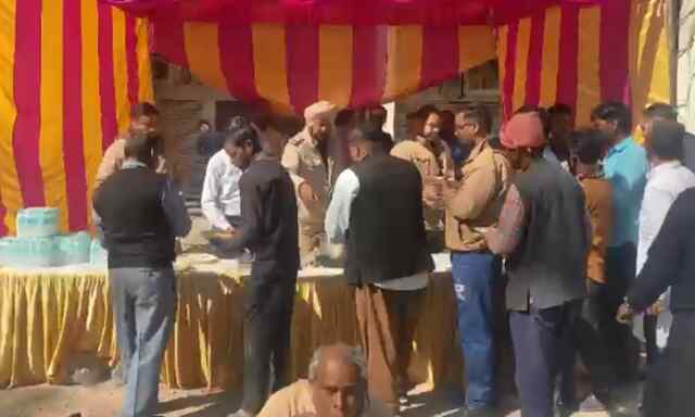 Cow Boy Radio Club ने 8वीं सालगिराह पर सेक्टर 9 में लगाया लंगर, देखें वीडियो