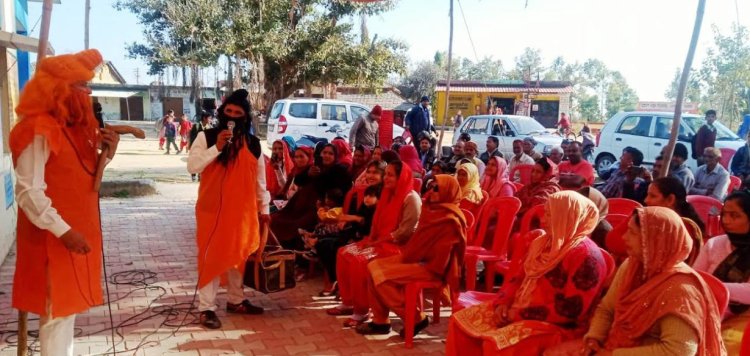 पूर्वी कलामंच के कलाकारों ने प्रदेश सरकार की नई योजनाओं का किया व्याख्यान