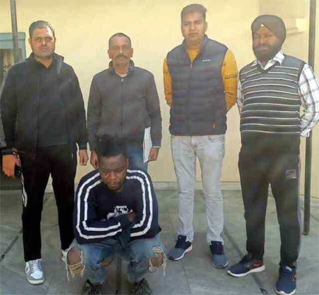 एंटी नारकोटिक्स सेल ने नाइजीरियन को हेरोइन सहित किया काबू 