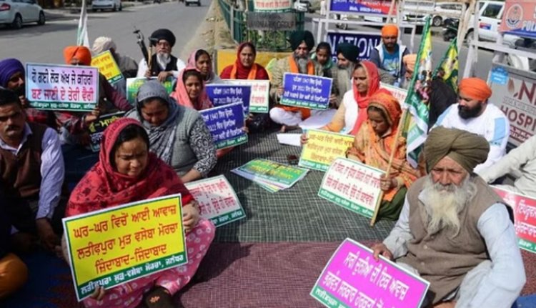 जालंधर: सरकार की बड़ी मुश्किलें, भूख हड़ताल पर बैठे लतीफपुरा निवासी