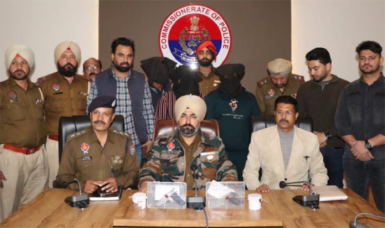 जालंधरः हेरोइन और हथियारों सहित मामा और 2 भांजे गिरफ्तार, देखें वीडियो