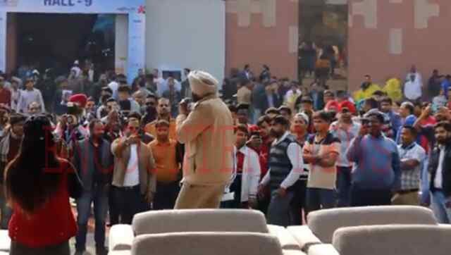 Valentine Day पर गाने के जरिए SI ने ट्रैफिक रूल्स को लेकर किया जागरूक, देखें वीडियो