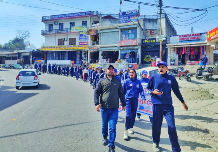 अटल बिहारी बाजपेई महाविद्यालय एनएसएस शिविर में बताए सड़क सुरक्षा नियम