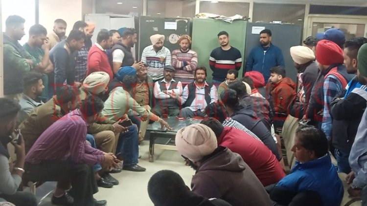 जालंधरः PAP Chowk में इस दिन फायरमैन व सफाई सेवक लगाएंगे धरना, देखें वीडियो