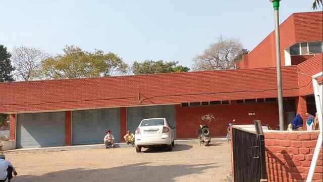27 साल पुराने कम्युनिटी सेंटर को लेकर आप कार्यकर्ता ने किया खुलासा, देखें वीडियों
