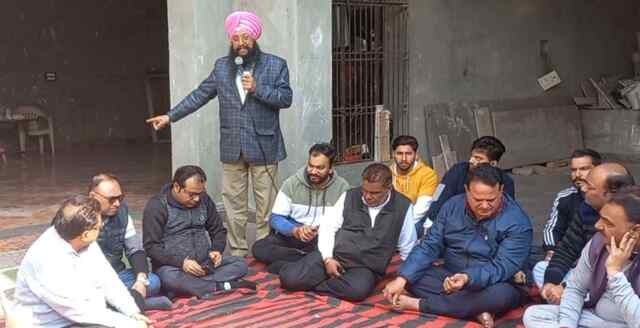 होशियारपुरः पेपर मिल के खिलाफ सड़क पर उतरे लोग, दी ये चेतावनी, देखें वीडियो