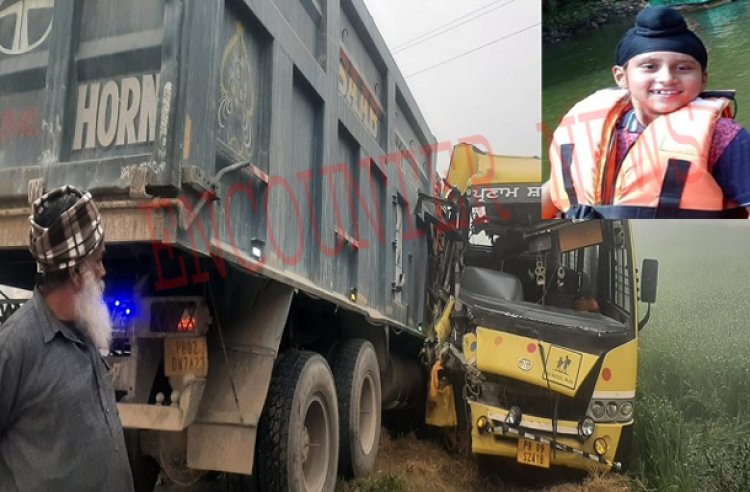 पंजाबः स्कूल बस और टिप्पर में भयानक टक्कर, बच्चे की मौत