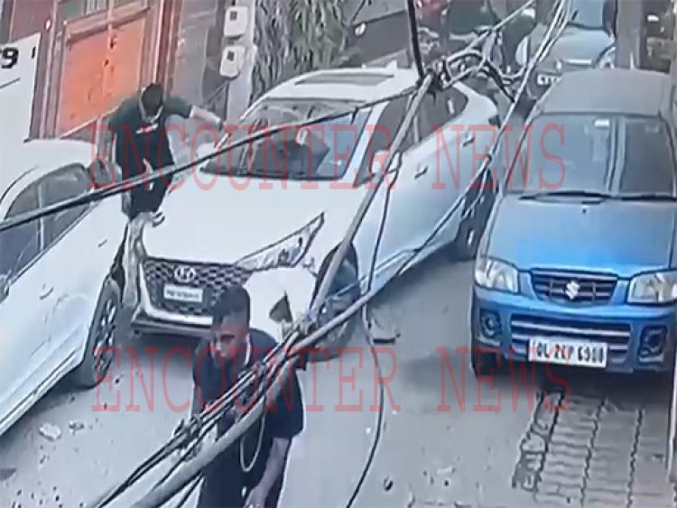 पंजाबः पुलिस और गैंगस्टरों में मुठभेड़, खड़ी गाड़ियों को मारी टक्कर, देखें CCTV