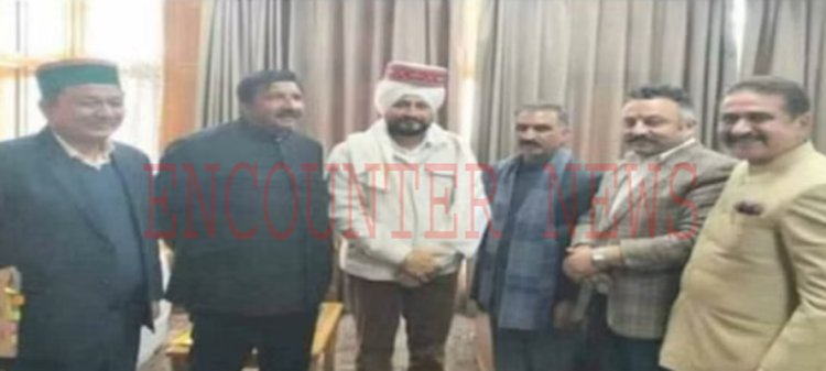 पंजाब के पूर्व सीएम को पगड़ी पर टोपी पहनने पर हुआ विवाद