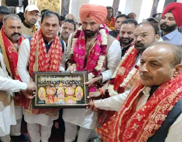 जालंधर: महाशिवरात्रि पर श्री देवी तालाब मंदिर में पहुंचे कांग्रेस प्रदेश प्रधान Raja Warring, देखें वीडियो