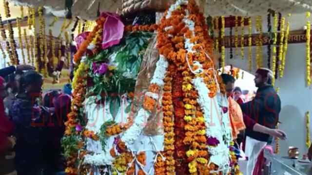 पंजाब में एक ऐसा प्राचीन मंदिर, जहां शिव और पार्वती की मूर्ति हो जाती हैं अलग, देखें वीडियो