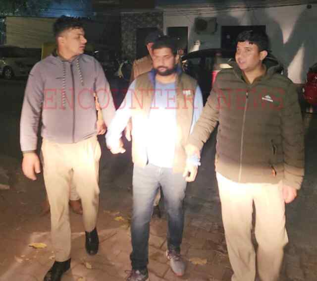 हथियारों और ड्रग्स के साथ तस्कर गिरफ्तार