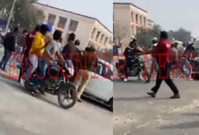 पंजाबः पुलिस कर्मी की मौजूदगी में सरेआम तलवारों से युवकों ने किया महिला पर हमला, देखें वीडियो