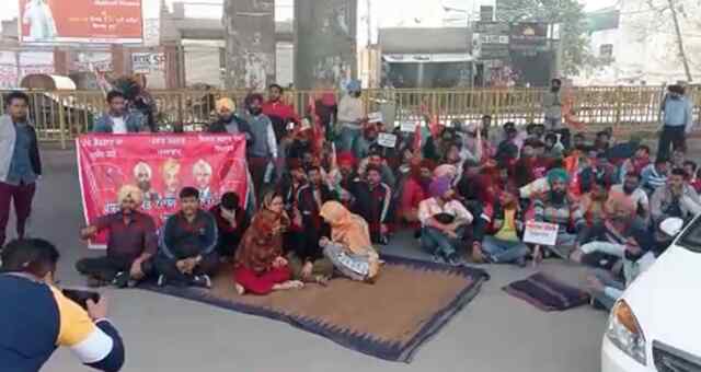 पावरकाम विभाग में ठेका कर्मी की करंट लगने से मौत, यूनियन ने धरना लगाकर किया प्रदर्शन, देखे वीडियो
