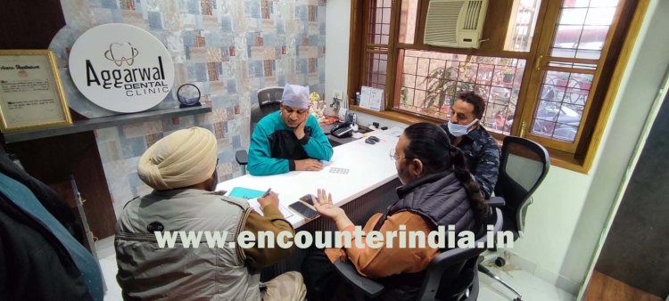 Jalandhar: Aggarwal Dental Clinic के डाक्टर ने उपचार दौरान गले में छोड़ा औजार, हुआ हंगामा, देखें वीडियो