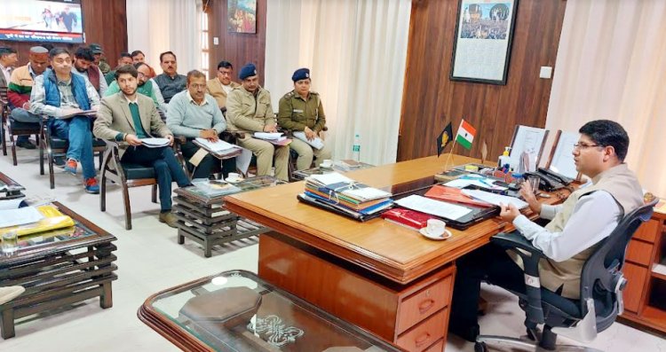 लोगों को सड़क सुरक्षा नियमों बारे जागरूक करें अधिकारी : उपायुक्त