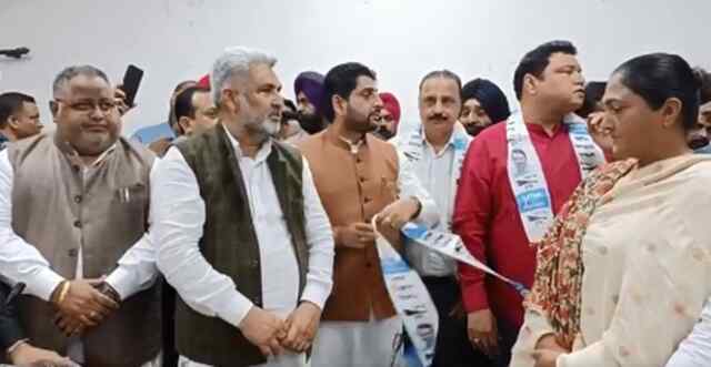 जालंधरः विपक्ष को बड़ा झटका, कई नेता आप पार्टी में हुए शामिल