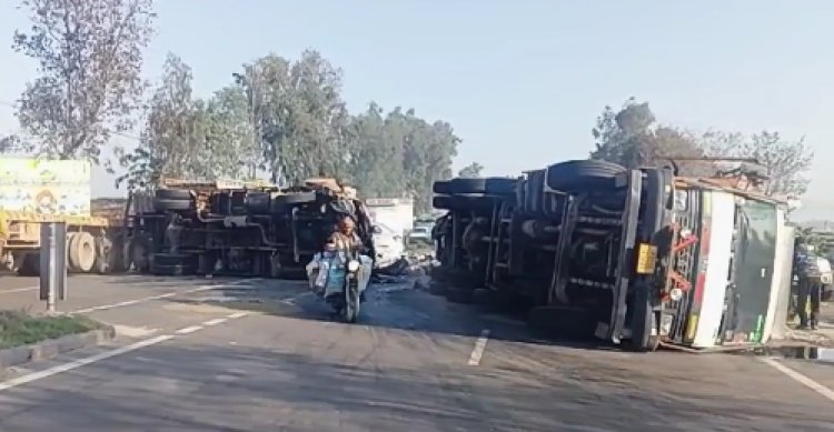 जालंधर-पठानकोट हाईवे पर दो ट्रकों की भयानक टक्कर, लगा जाम