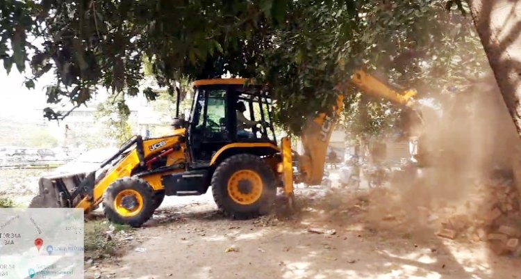 सेक्टर 34 में चला प्रशासन का पीला पंजा, देखें वीडियो