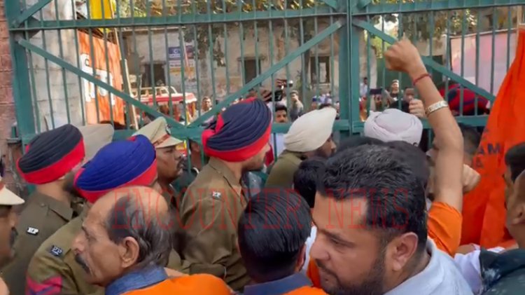 जालंधरः भगवा यात्रा से पहले भारी हंगामा, देखें वीडियो