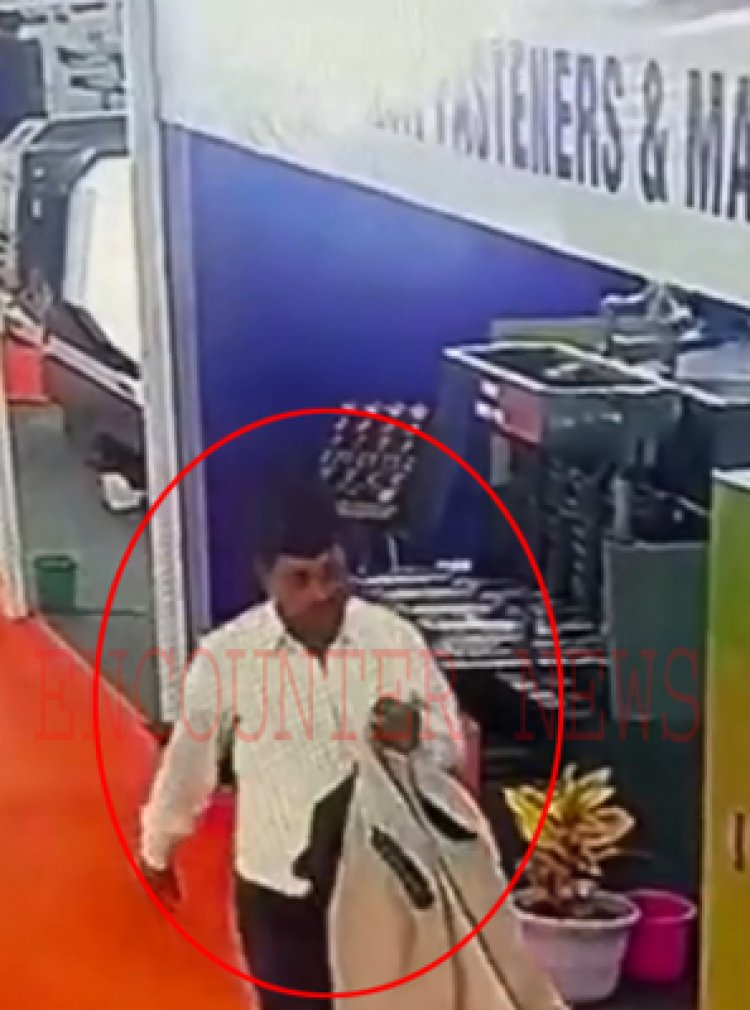 पंजाबः Auto Expo में आया व्यक्ति सामान लेकर हुआ फरार, देखें CCTV