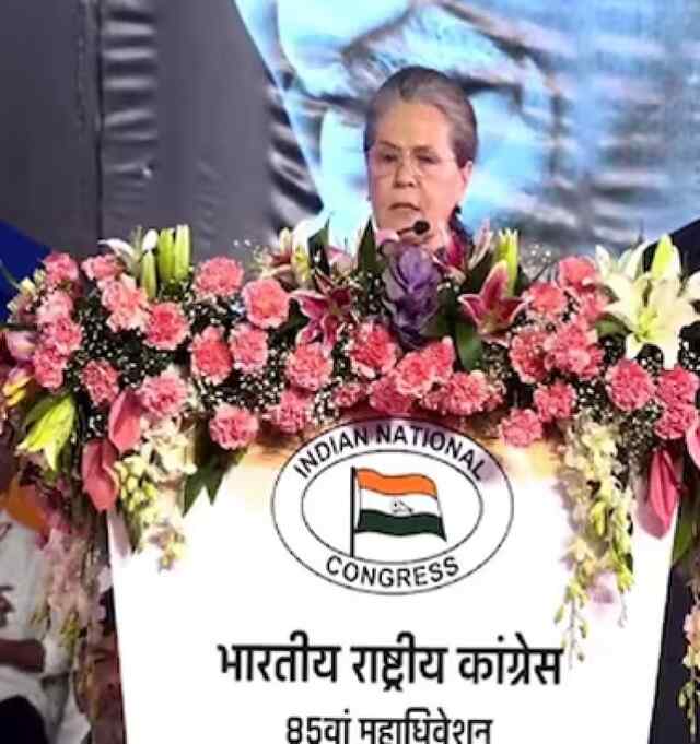 बड़ी ख़बरः राजनीति से संन्यास ले रही सोनिया गांधी!