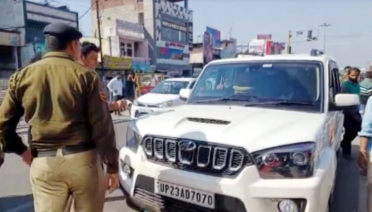 यूपी की नंबर प्लेट पर चिपका दिया एचपी का स्टिकर, पुलिस ने पकड़ी स्कॉर्पियो