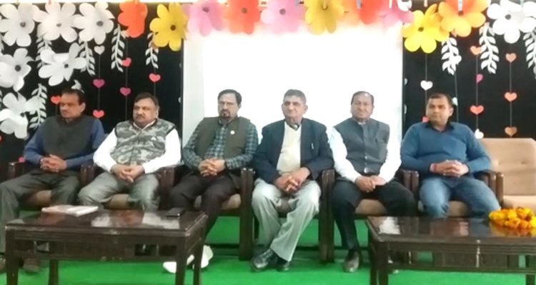 होशियारपुरः मेधावी छात्र सम्मान एवं परिवार मिलन का कार्यक्रम किया आयोजित