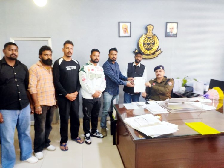 होशियारपुर : वाल्मीकि समाज की बेटी को गलत शब्दावली बोले जाने पर SSP को दी शिकायत