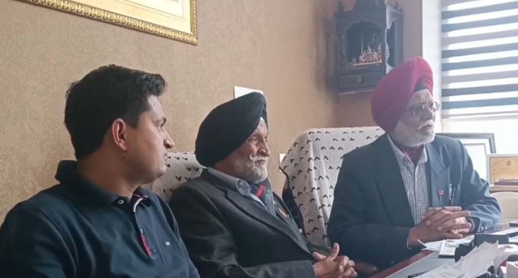 इलेक्शन को लेकर रिटायर्ड कर्नल ने की मारपीट, क्रॉस केस दर्ज, देखें वीडियो 