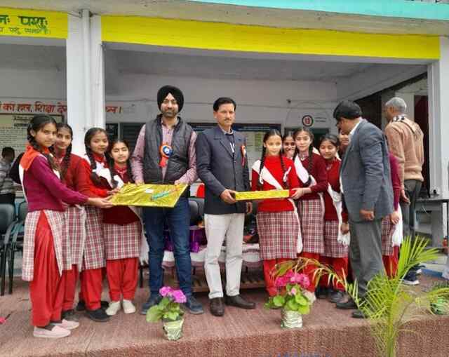 रायपुर स्कूल से स्थानांतरित हुए अध्यापकों को दी भावभीनी विदाई