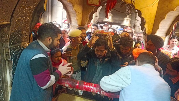 पंजाबी गायक सुरेंद्र शिंदा ने मां चिंतपूर्णी के दरबार में हाजिरी भरी