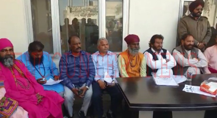 पंजाबः प्रशासन के खिलाफ निगम के कच्चे मुलाजिमों ने खोला मोर्चा, इस पुल पर करेंगे प्रदर्शन, देखें वीडियो
