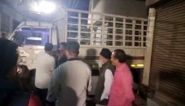 जालंधर: नशेड़ी ट्रक ड्राइवर ने घर की दीवार सहित कई वाहनों को तोड़ा, देखें CCTV 