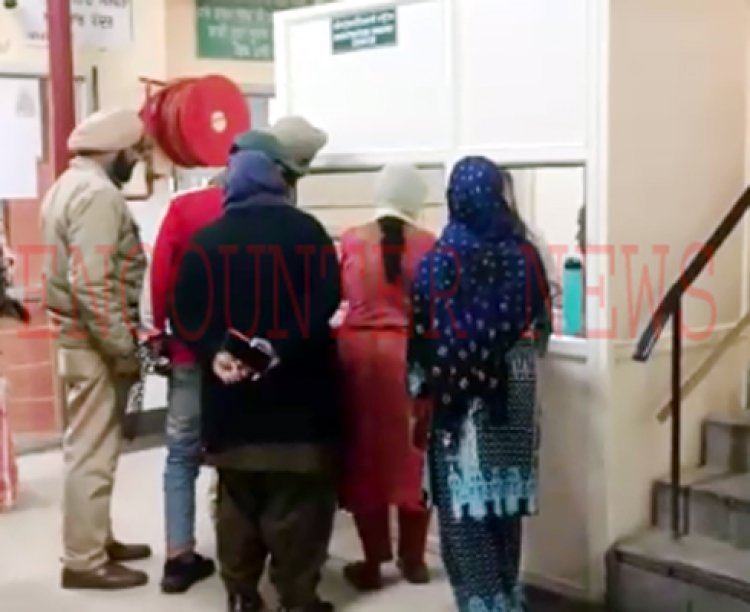पंजाबः घर में पुलिस की रेड, देह व्यापार का धंधा करती 2 महिलाओं सहित व्यक्ति गिरफ्तार, देखें वीडियो