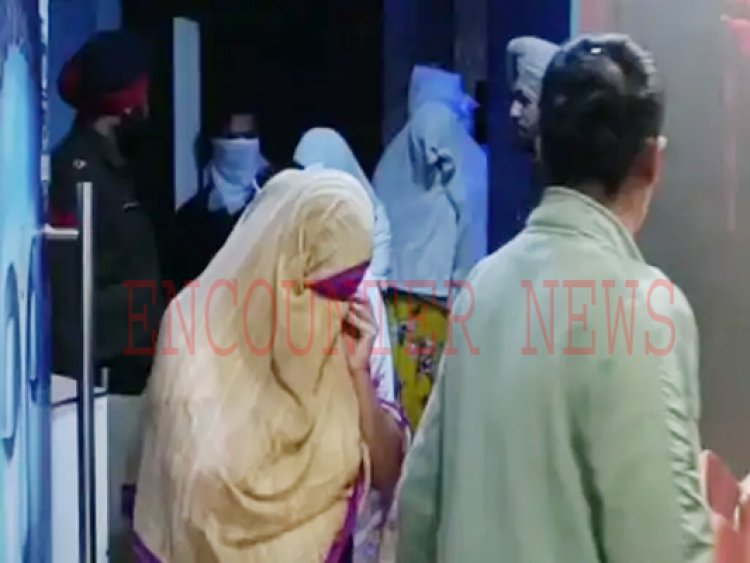 पंजाबः Blue Lotus Spa Center में पुलिस की रेड, 10 लड़के-लड़कियां काबू, देखें वीडियो