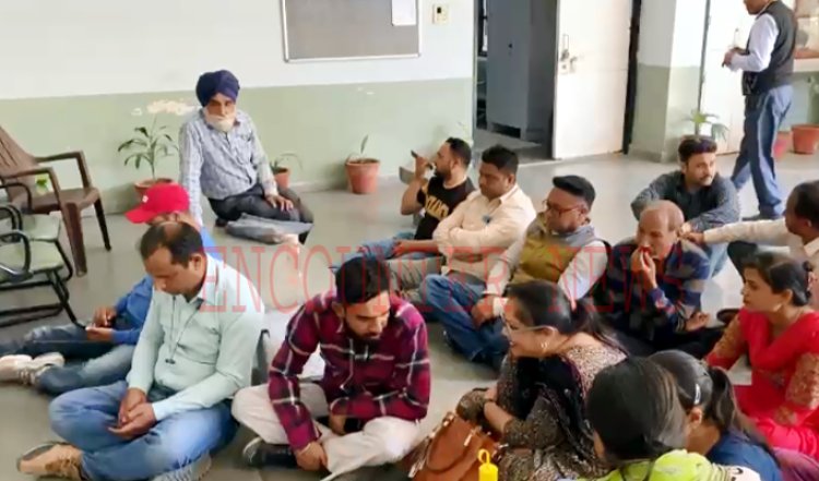 जालंधर: SACRED HEART CONVENT SCHOOL के ख़िलाफ़ स्टूडेंट के परिजनों ने किया हंगामा, देखें वीडियो 