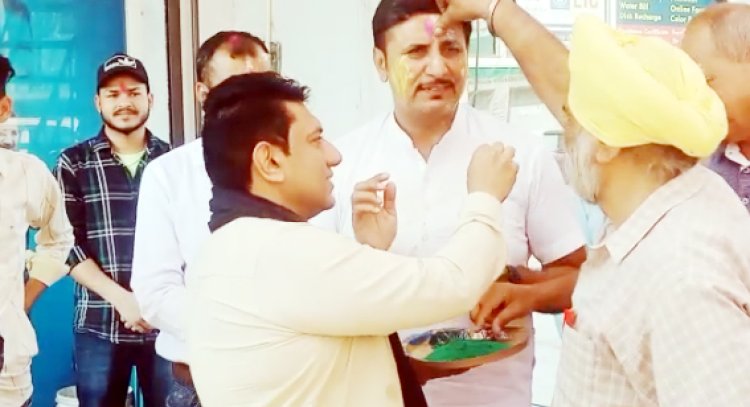 चंडीगढ़ः विधानसभा क्षेत्र में बड़ी धूमधाम से मनाया गया होली मिलन समारोह, देखें वीडियो