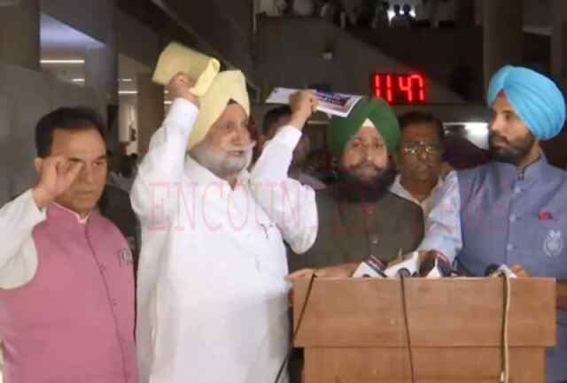 पंजाबः विधानसभा में भारी हंगामा, कांग्रेस विधायकों ने किया वॉकआउट, देखें वीडियो