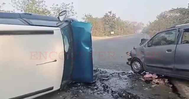 हाईवे पर दो कारों की आमने-सामने टक्कर, मासूम बच्चे सहित 3 की मौत, देखें वीडियो