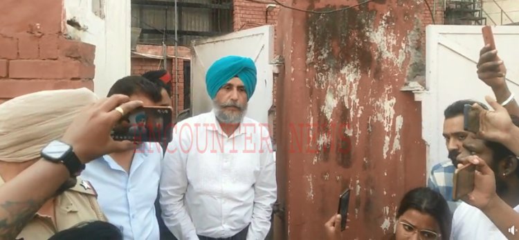 जालंधरः Punjab & Sind Bank में भारी हंगामा, SC समाज की महिला के साथ बदसलूकी के आरोप, देखें वीडियो
