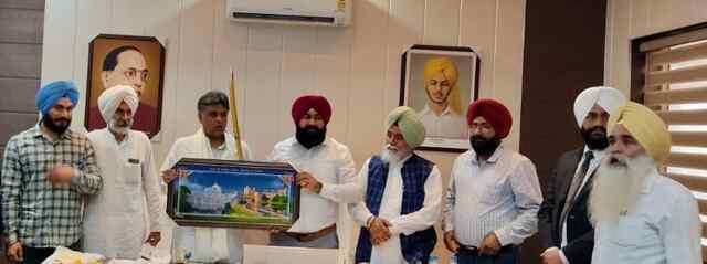 ਪੰਜਾਬ : ਸ੍ਰੀ ਅਨੰਦਪੁਰ ਸਾਹਿਬ ਪਹੁੰਚੇ ਮੈਂਬਰ ਪਾਰਲੀਮੈਂਟ ਮਨੀਸ਼ ਤਿਵਾਡ਼ੀ, ਕੀਤੇ ਵੱਡੇ ਐਲਾਨ, ਦੇਖੋ ਵੀਡਿਓ